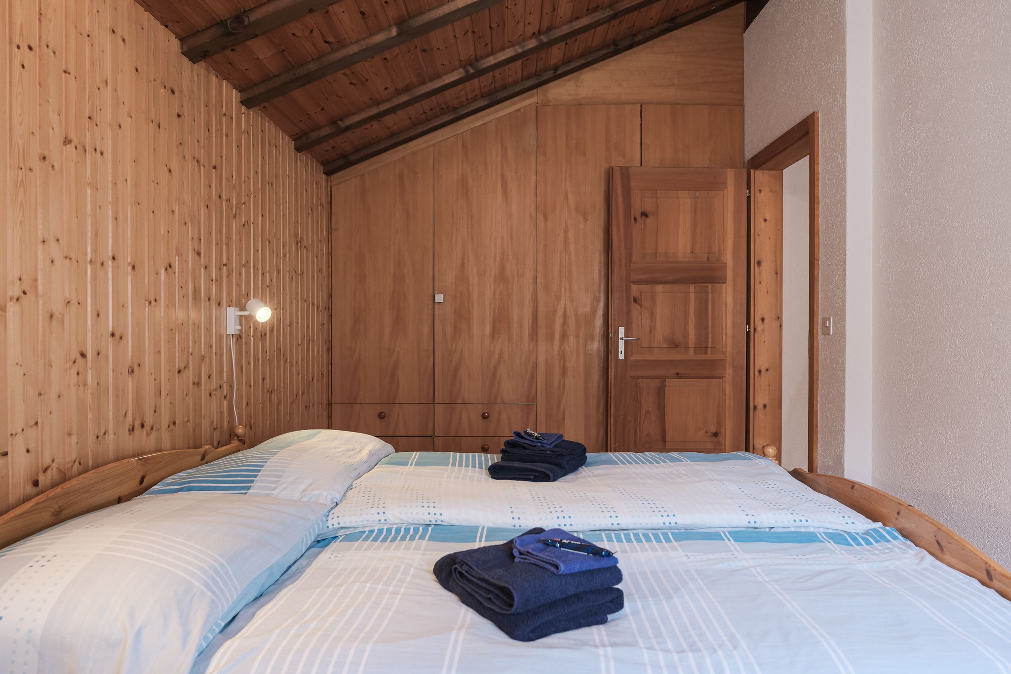 Schlafzimmer mit Doppelbett